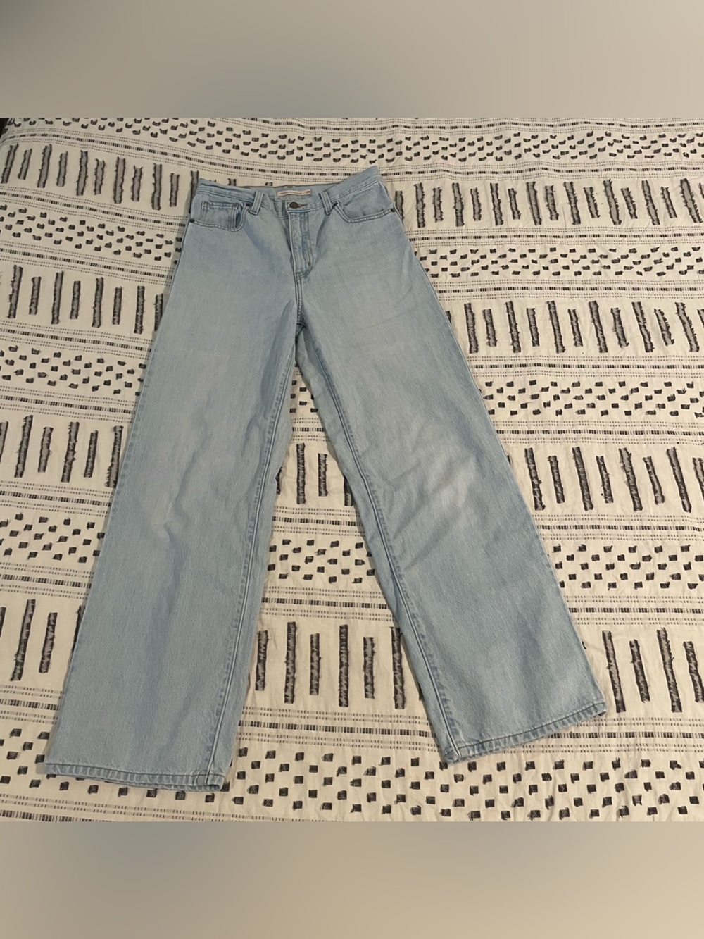 Levi's High Waisted Straight Leg Jeans Light Wash - Size 28